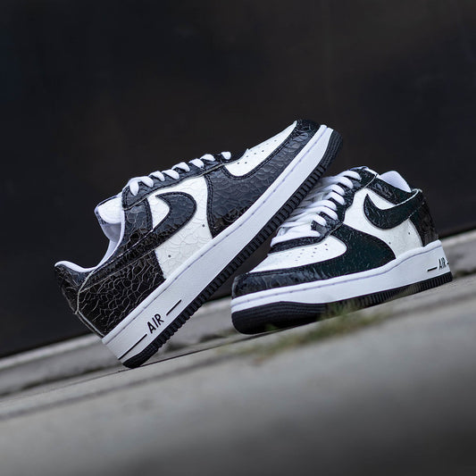 NIKE AIR FORCE ONE CRACKED BLACK WHITE
