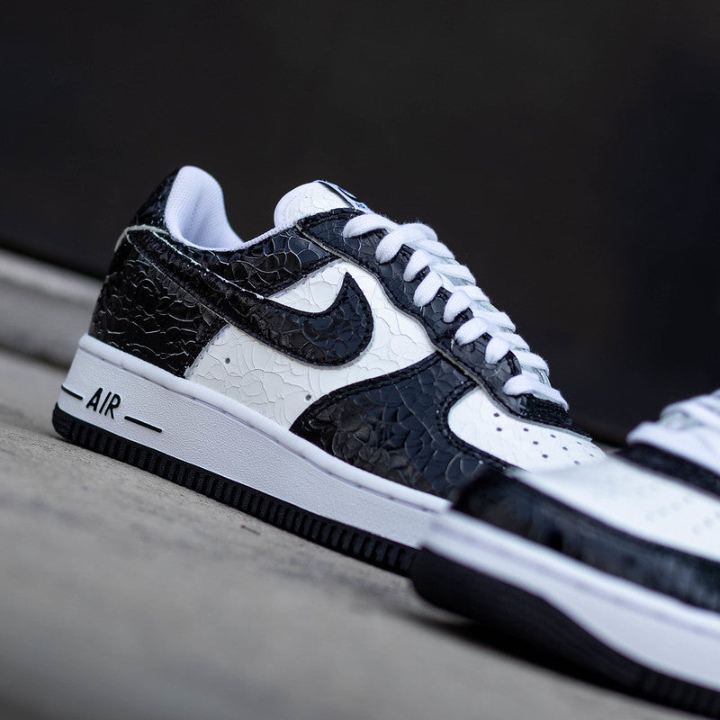 NIKE AIR FORCE ONE CRACKED BLACK WHITE