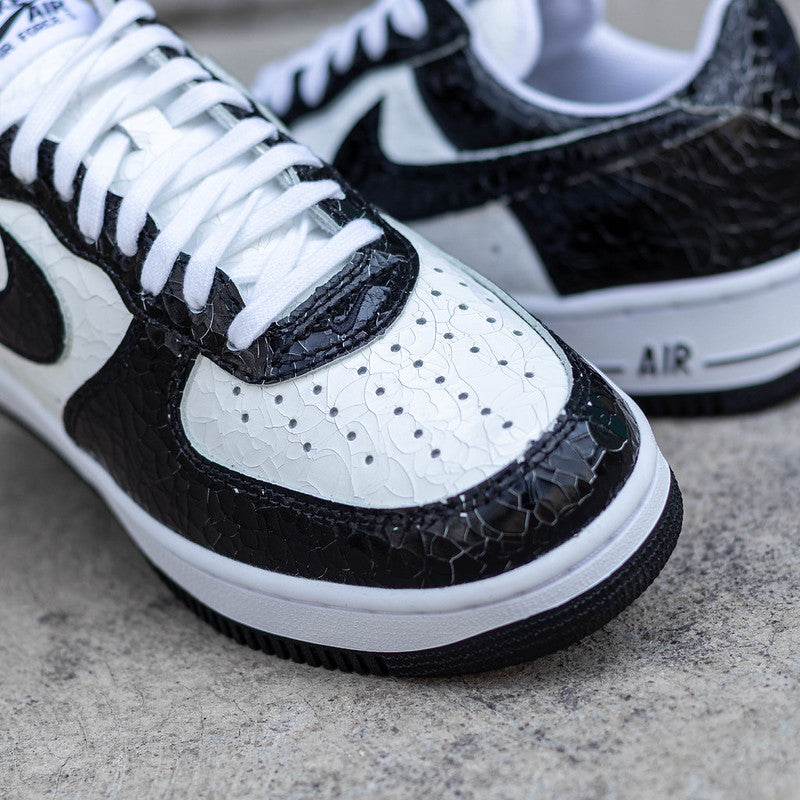 NIKE AIR FORCE ONE CRACKED BLACK WHITE