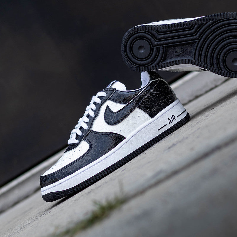 NIKE AIR FORCE ONE CRACKED BLACK WHITE