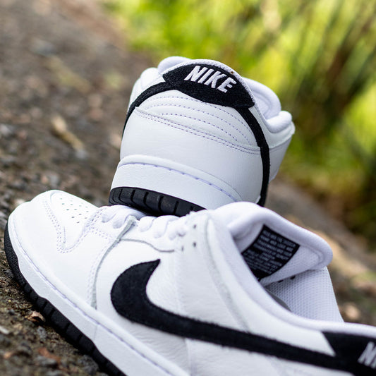 NIKE SB DUNK LOW WHITE BLACK