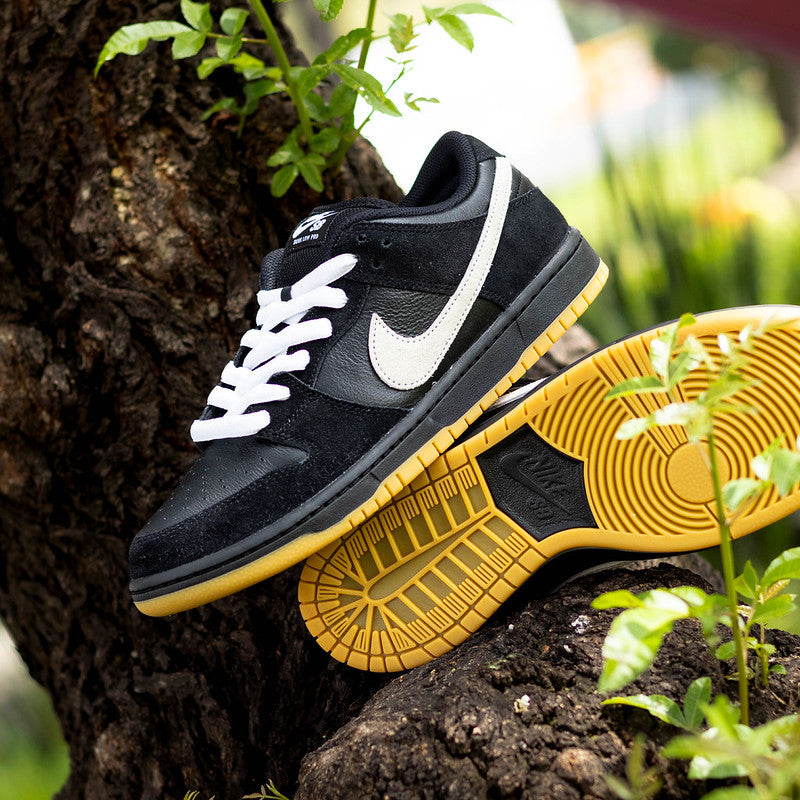 NIKE SB DUNK LOW BLACK WHITE GUM