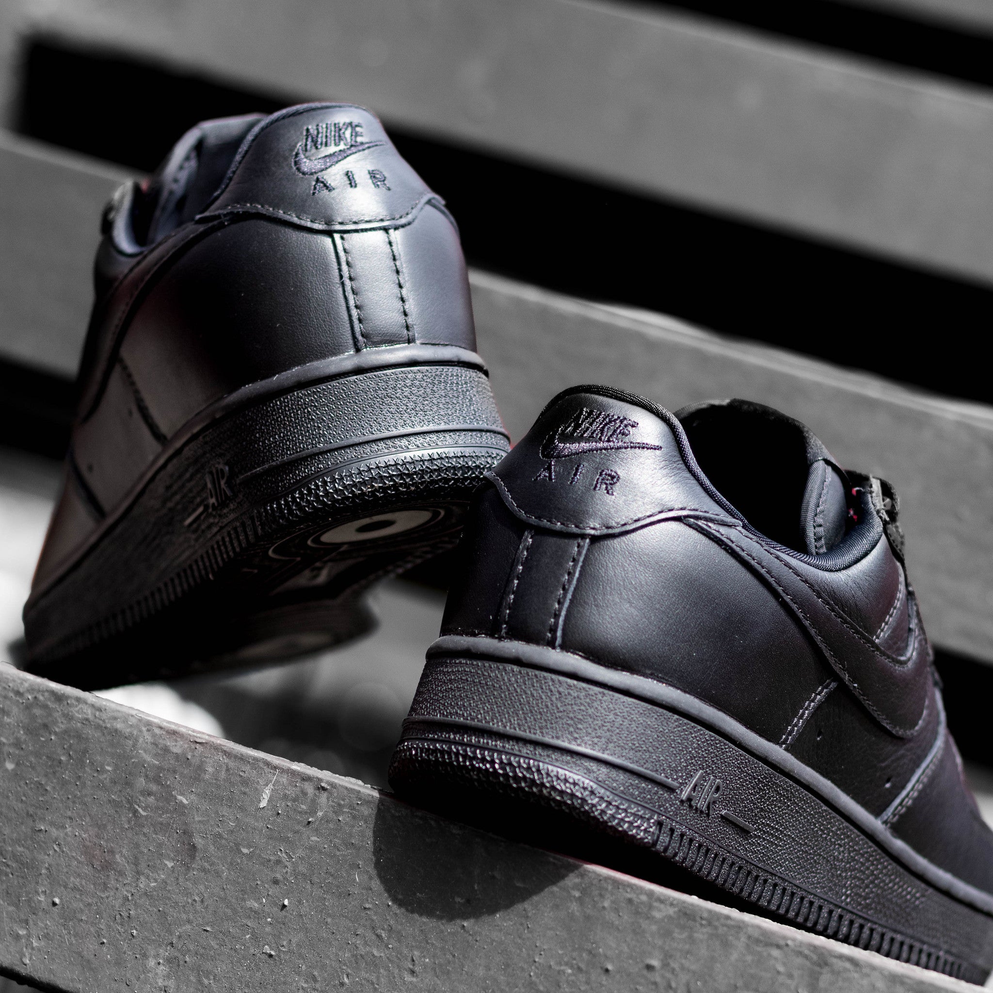 NIKE AIR FORCE ONE 01 TRIPLE BLACK