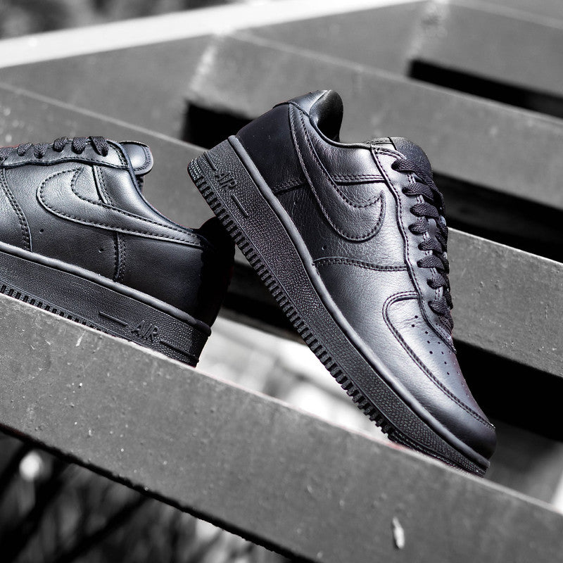 NIKE AIR FORCE ONE 01 TRIPLE BLACK