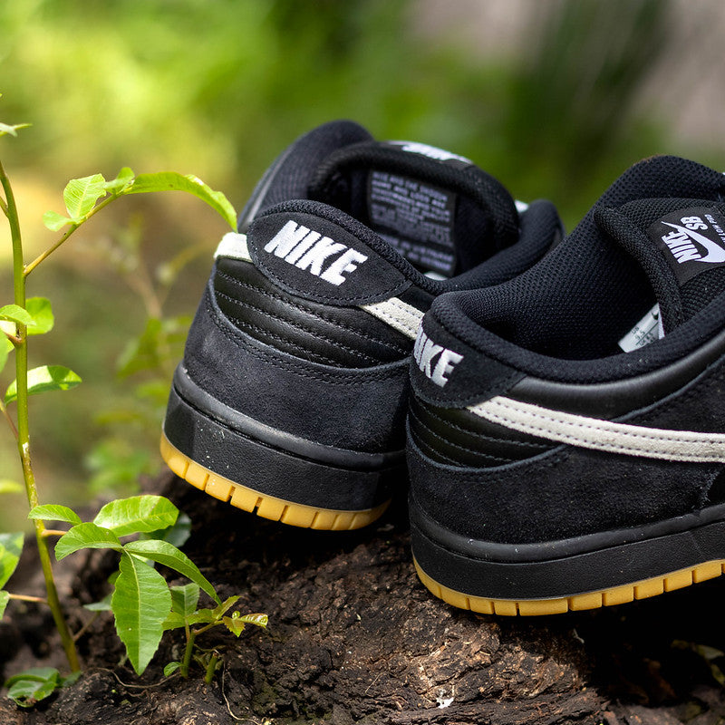 NIKE SB DUNK LOW BLACK WHITE GUM