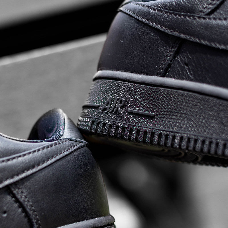 NIKE AIR FORCE ONE 01 TRIPLE BLACK