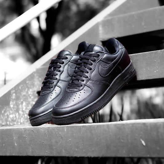 NIKE AIR FORCE ONE 01 TRIPLE BLACK