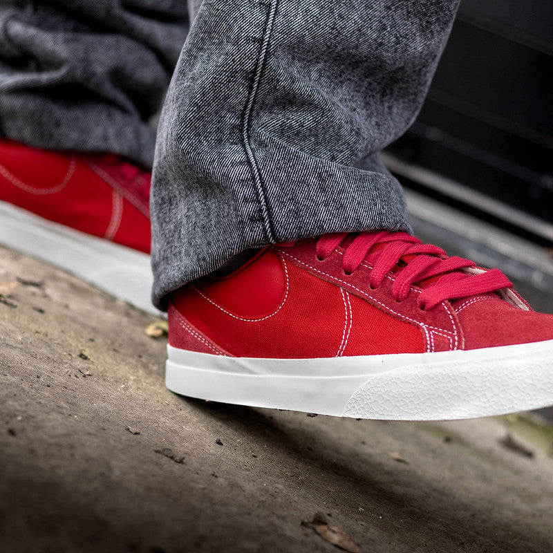 NIKE BLAZY VARSITY RED
