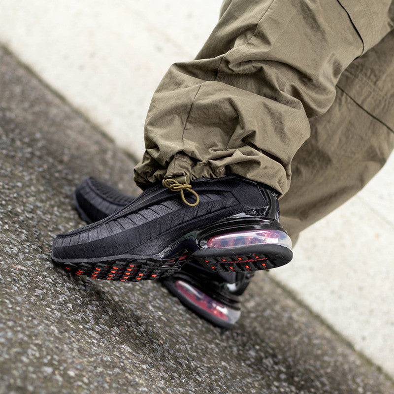 NIKE AIR MAX DOLCE BLACK RED