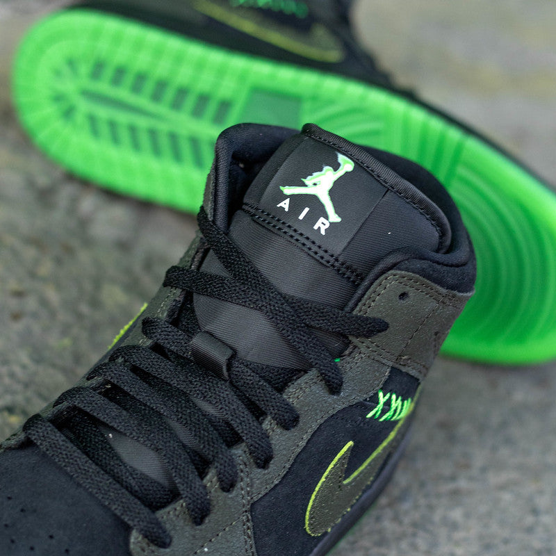 AIR JORDAN 1 MID HALLOWEEN
