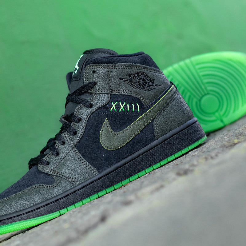 AIR JORDAN 1 MID HALLOWEEN