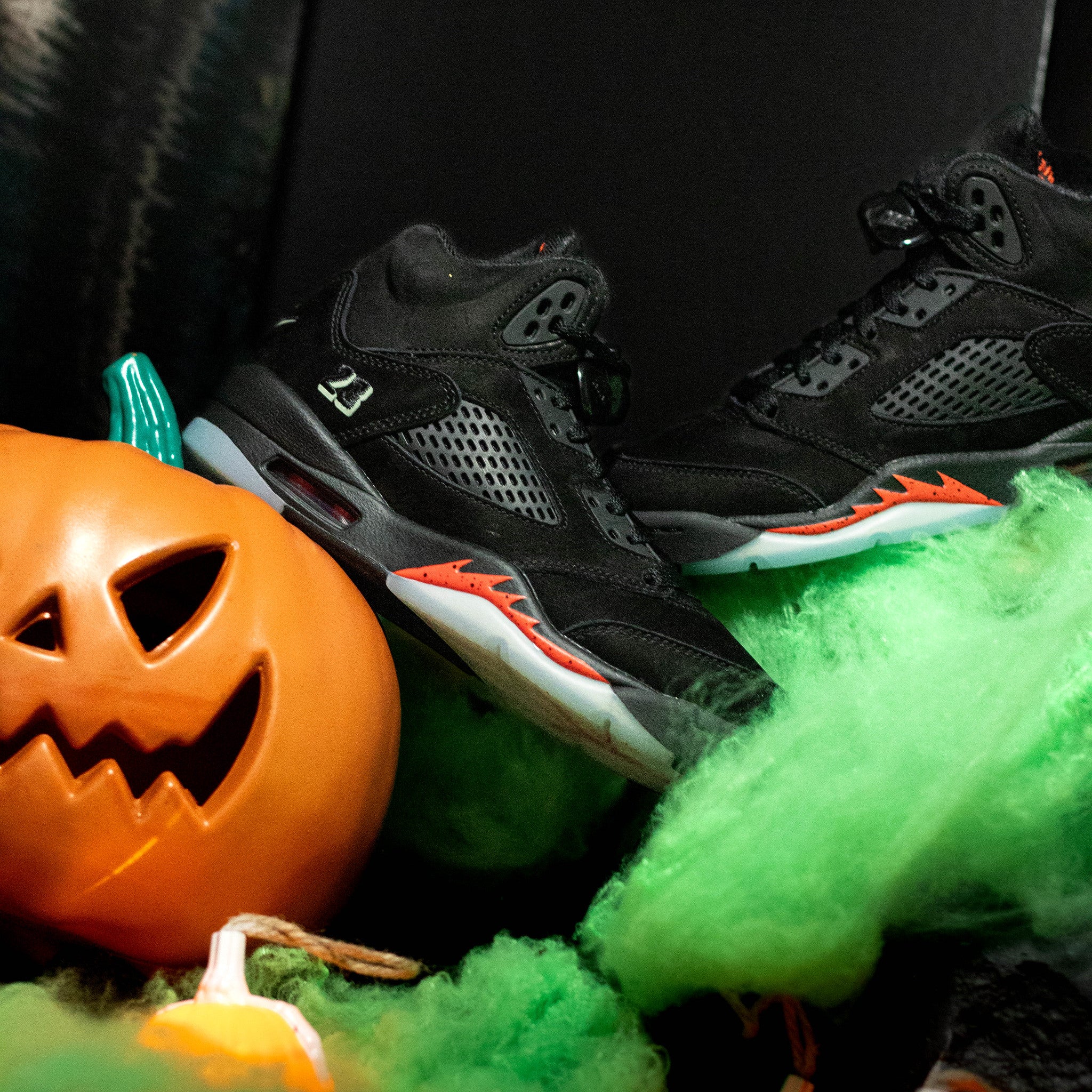 AIR JORDAN 5 HALLOWEEN