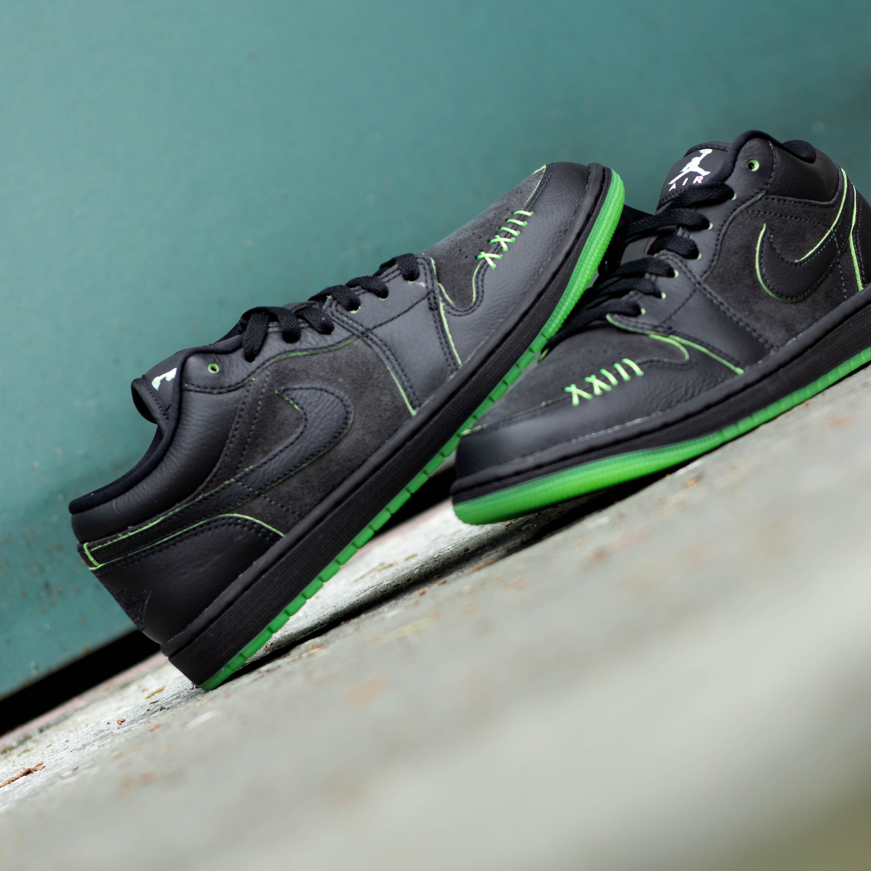 AIR JORDAN 1 LOW HALLOWEEN