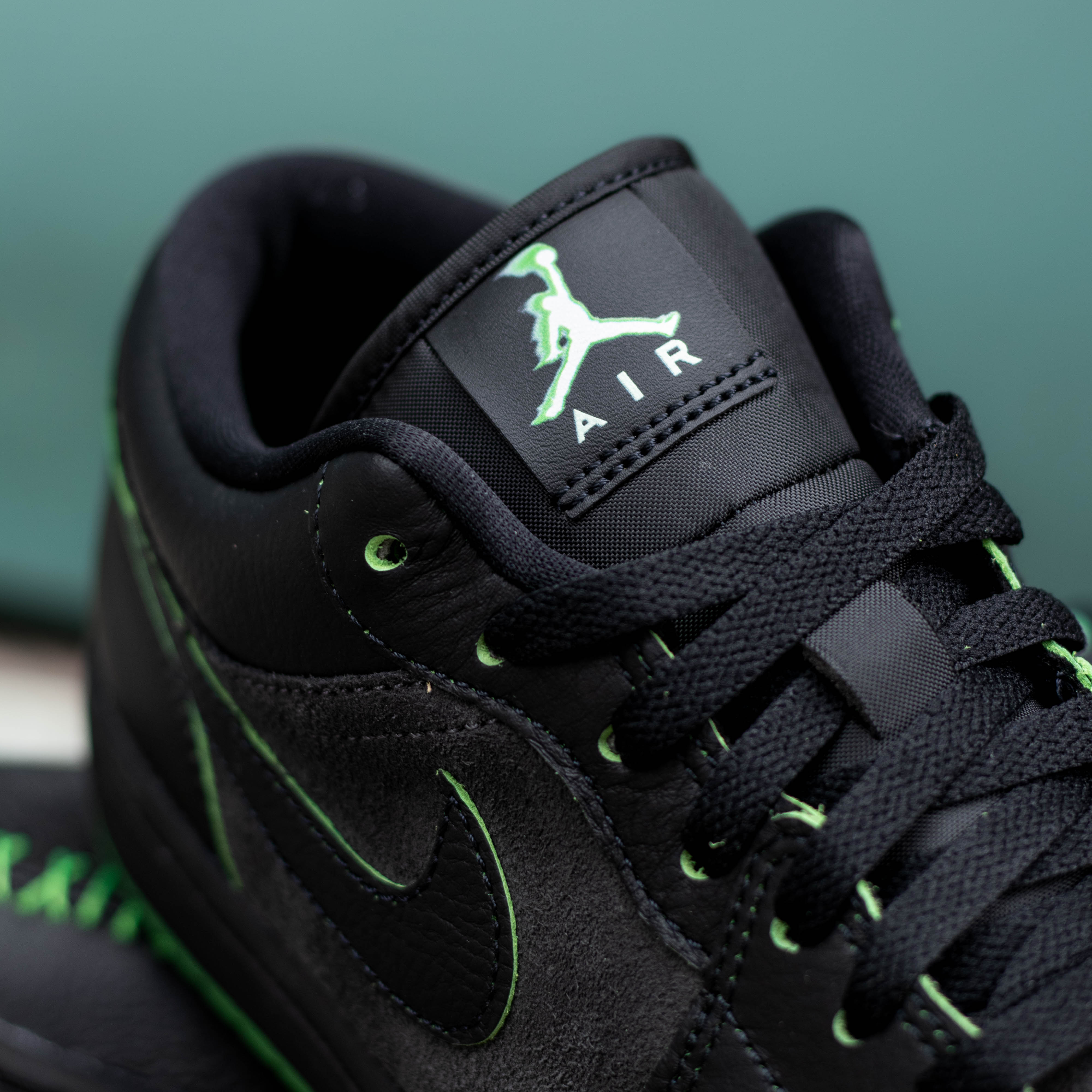 AIR JORDAN 1 LOW HALLOWEEN