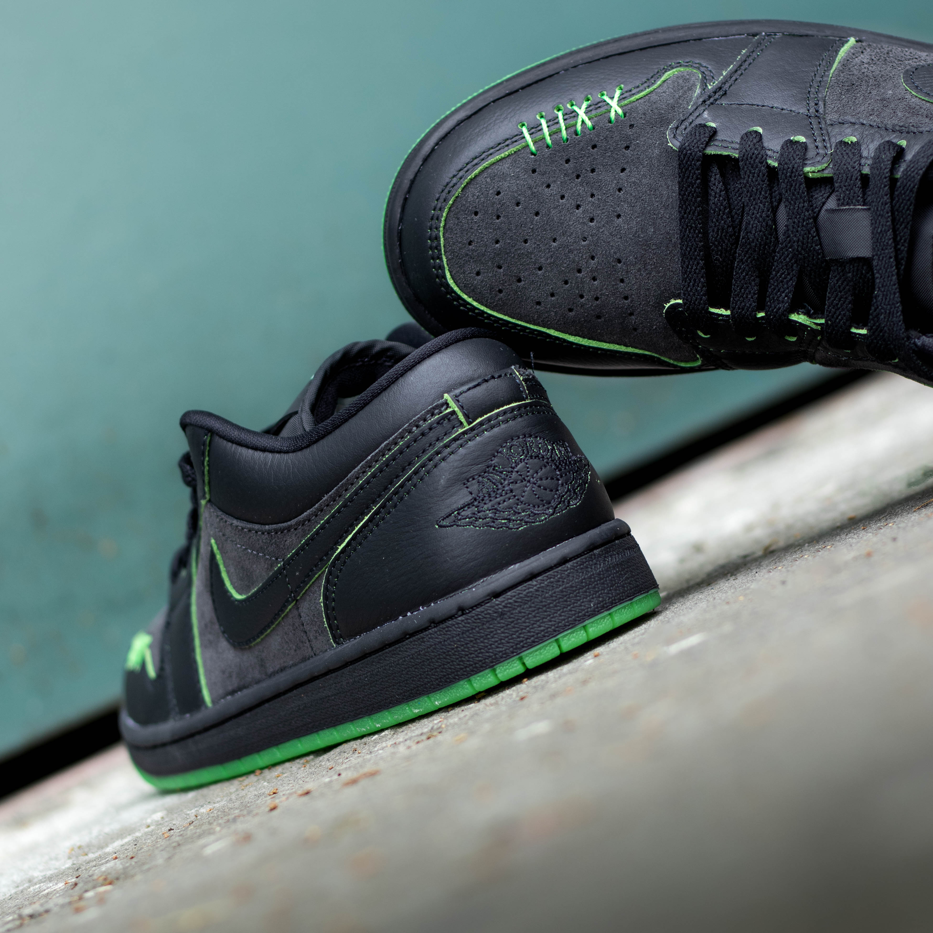 AIR JORDAN 1 LOW HALLOWEEN