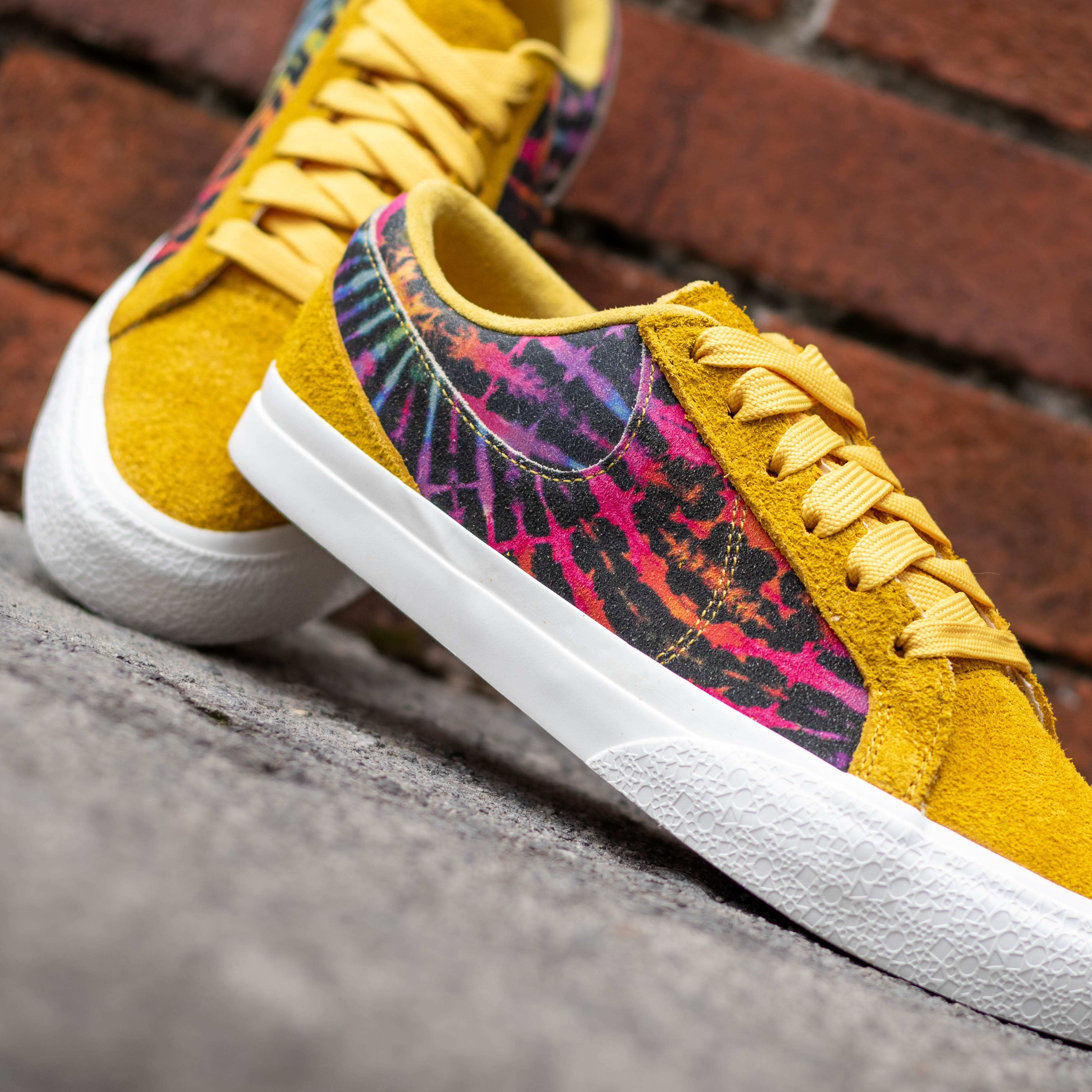 NIKE BLAZY T IE DYE