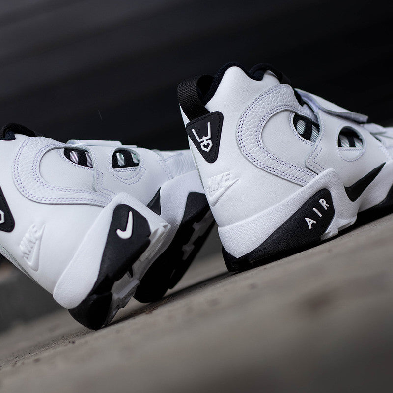 NIKE AIR DIAMOND TURF 2 WHITE BLACK