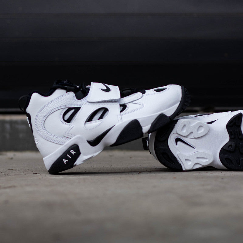 NIKE AIR DIAMOND TURF 2 WHITE BLACK