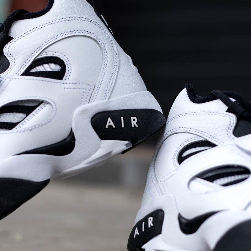 NIKE AIR DIAMOND TURF 2 WHITE BLACK