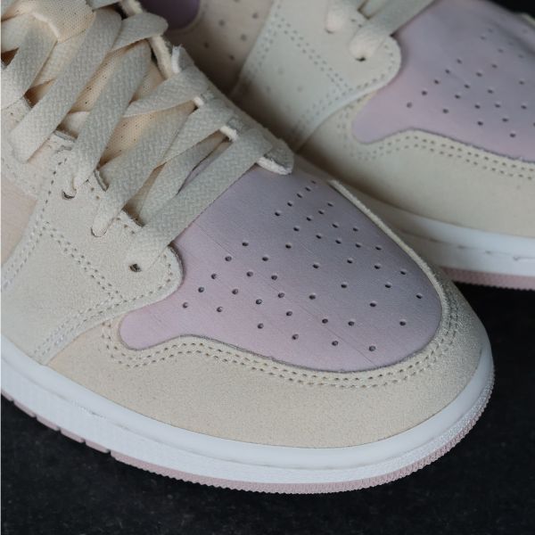 AIR JORDAN 1 ZOOM CMFT MUSLIN PLUM