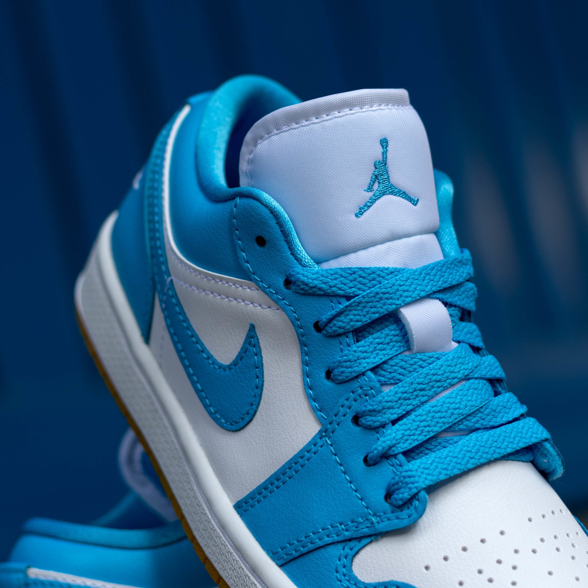 AIR JORDAN 1 LOW DARK POWDER BLUE GUM W