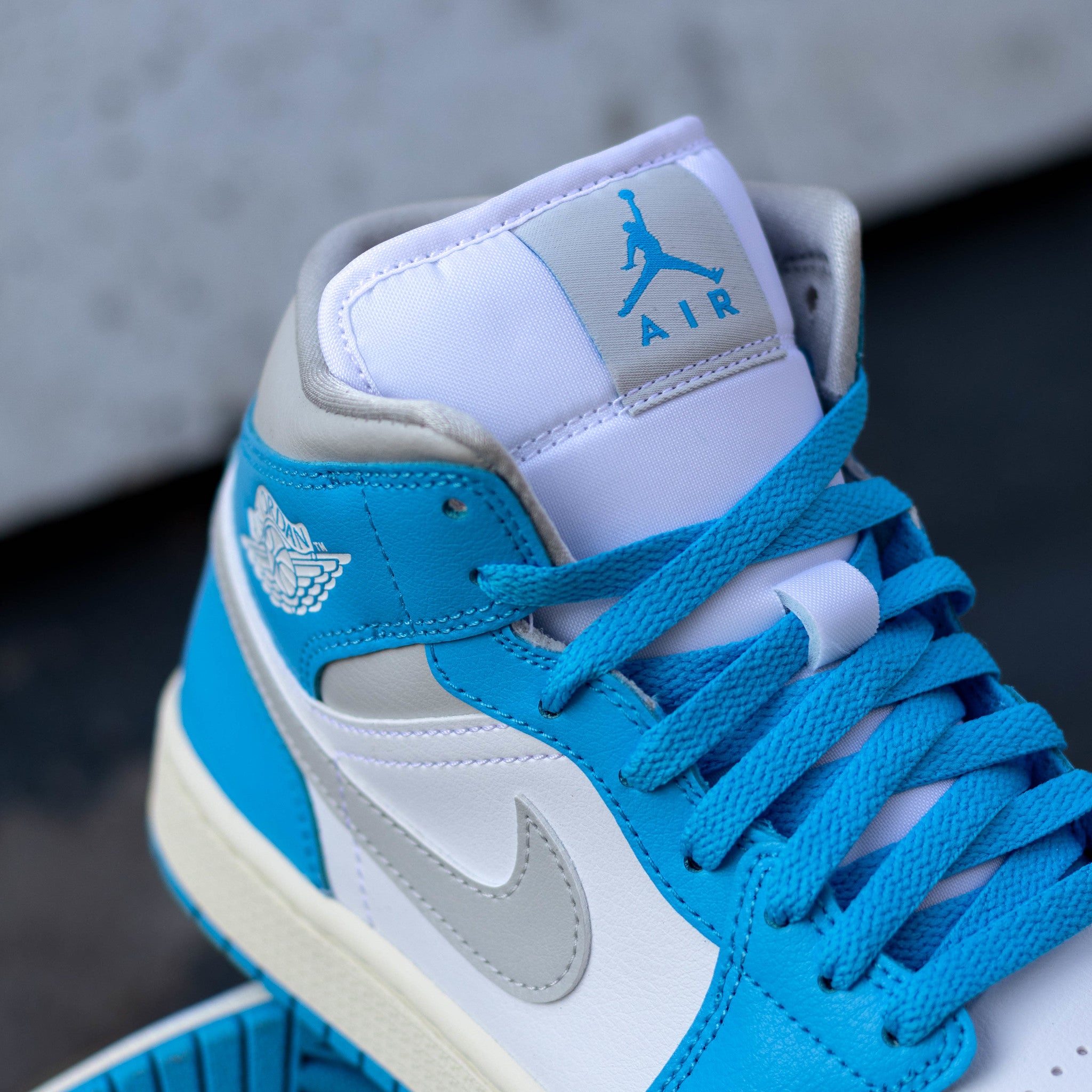 AIR JORDAN 1 MID DARK POWDER BLUE W