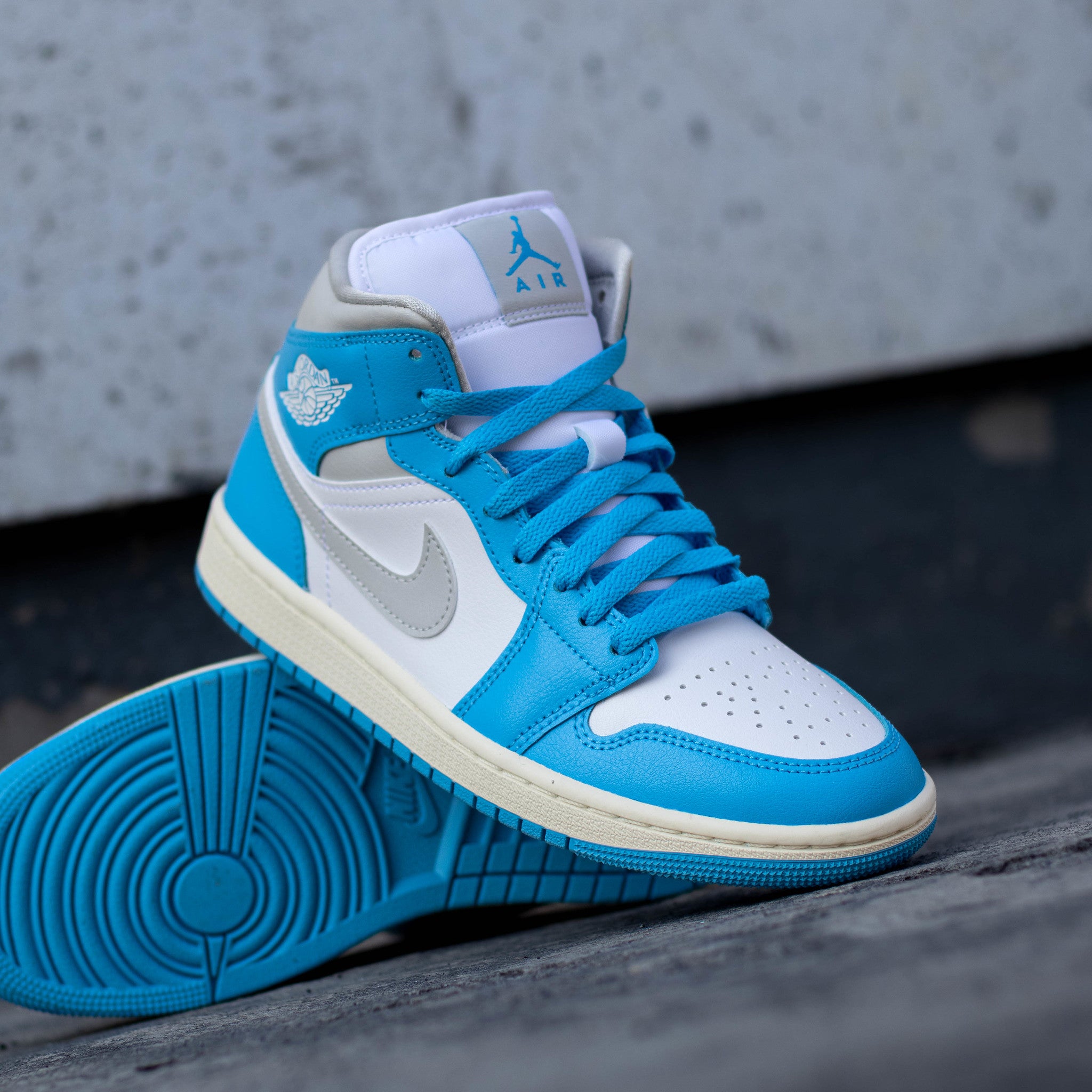 AIR JORDAN 1 MID DARK POWDER BLUE W