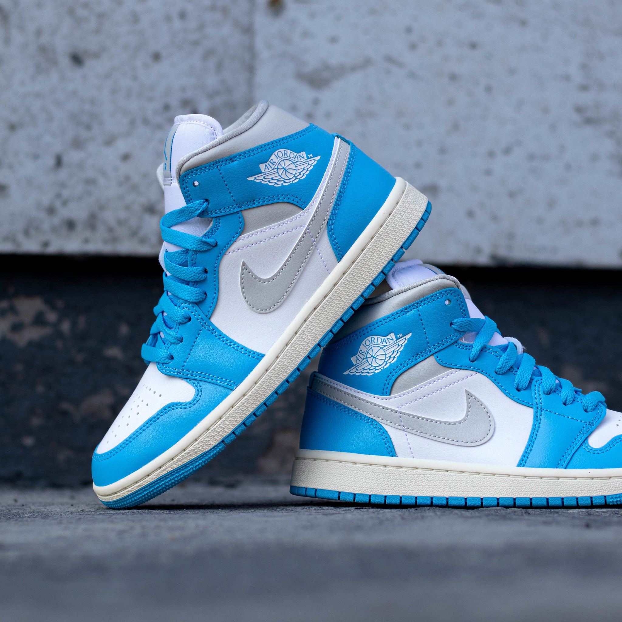 AIR JORDAN 1 MID DARK POWDER BLUE W