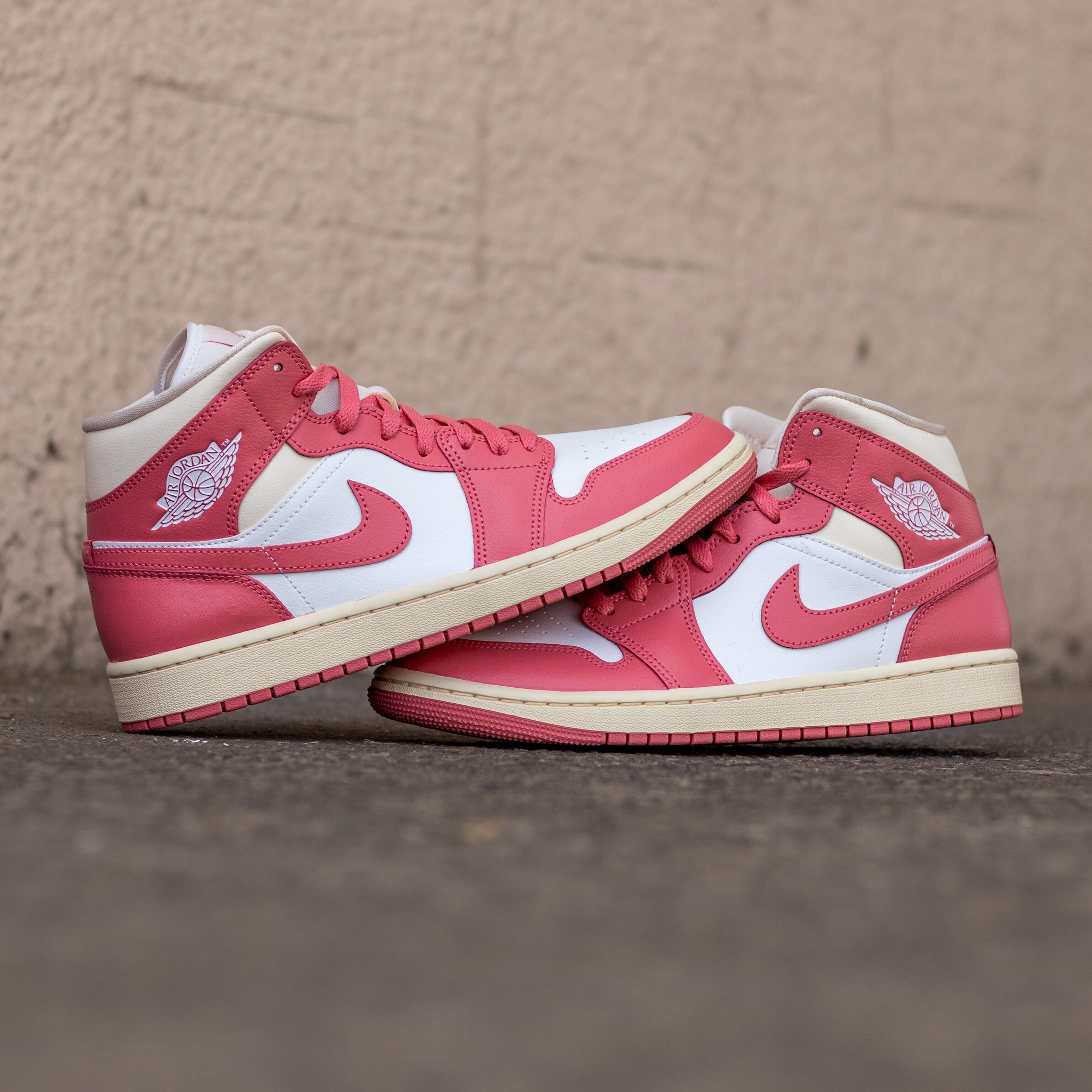 AIR JORDAN 1 MID GUAVA ICE W