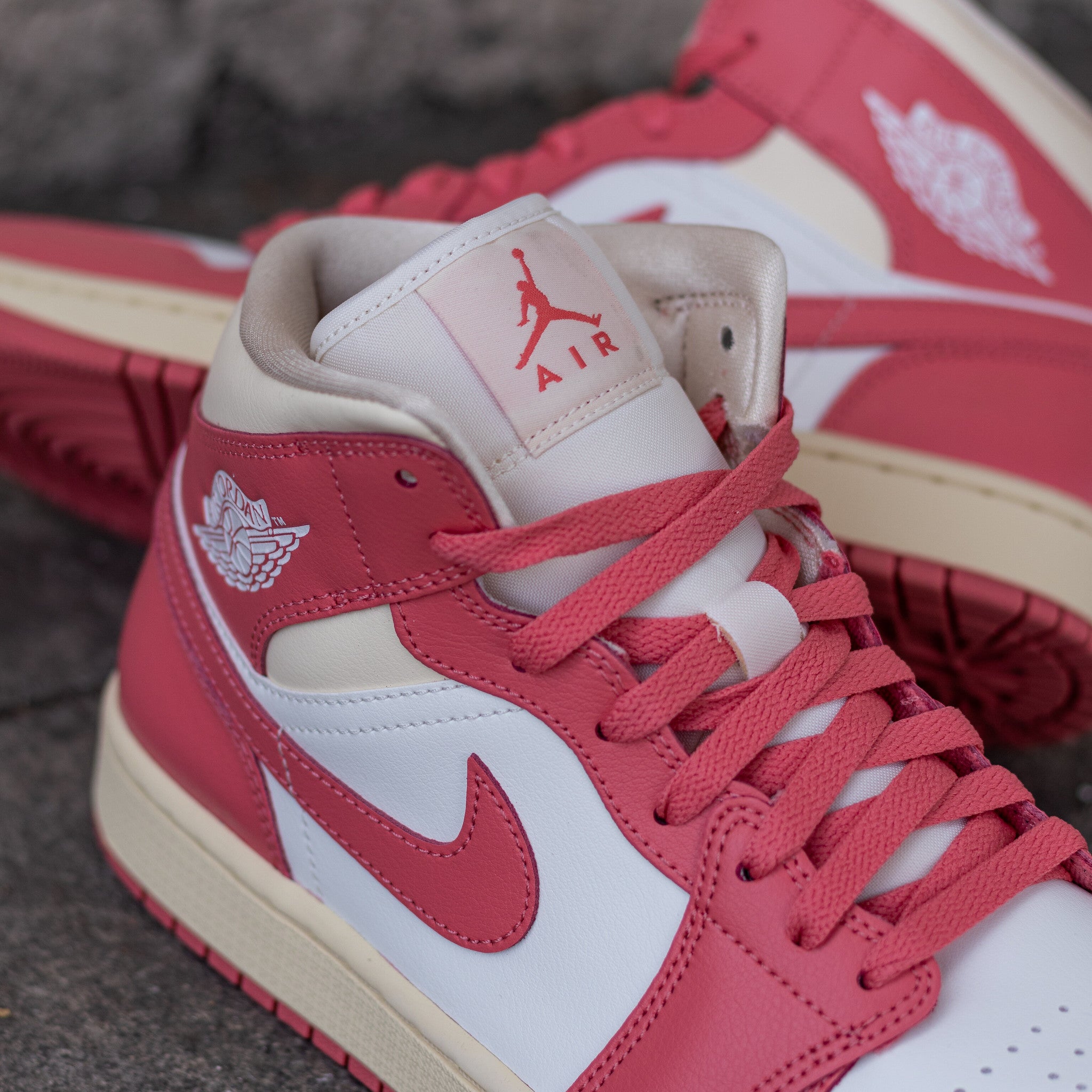 AIR JORDAN 1 MID GUAVA ICE W