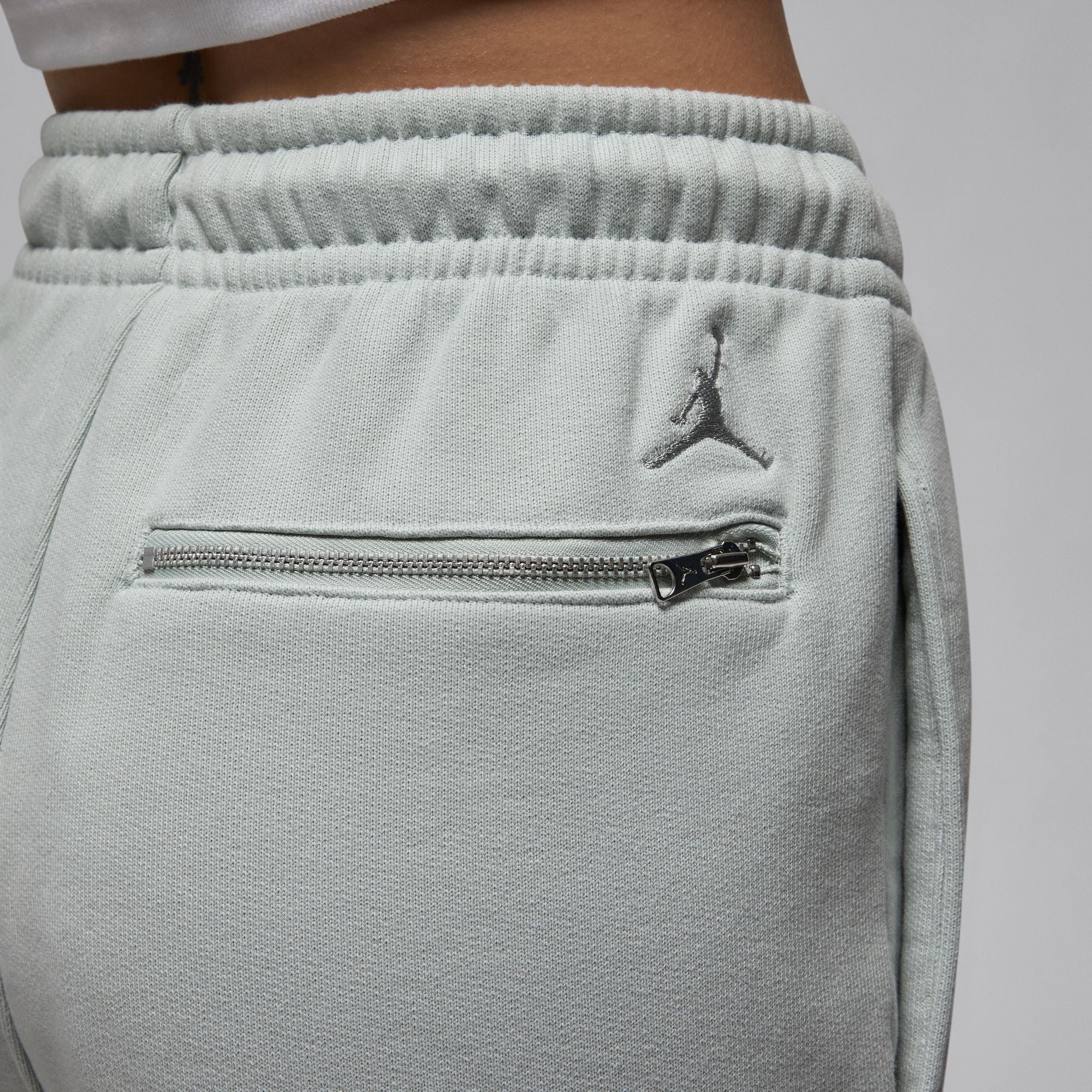 JORDAN PANTS WORDMARK FLEECE LIGHT SILVER