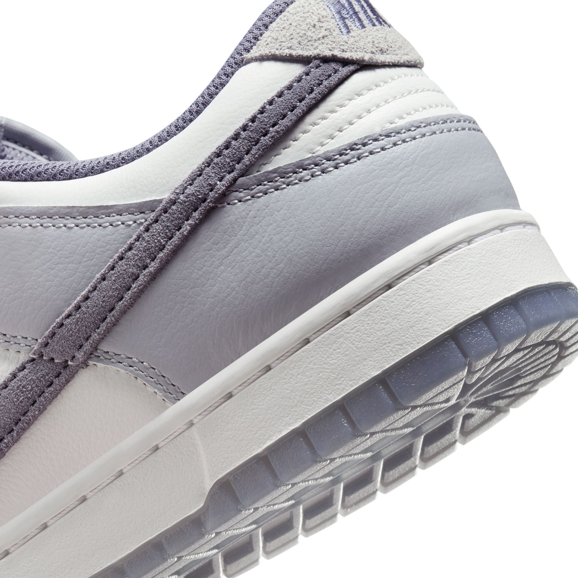 NIKE DUNK LOW LIGHT CARBON
