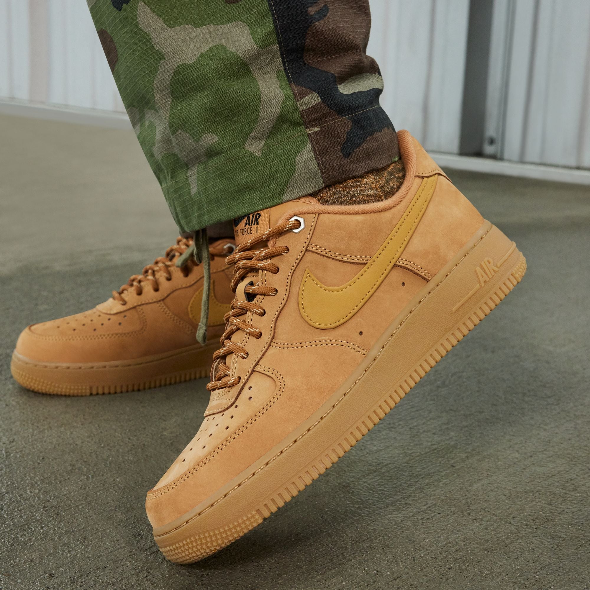 NIKE AIR FORCE ONE LOW FLAX W