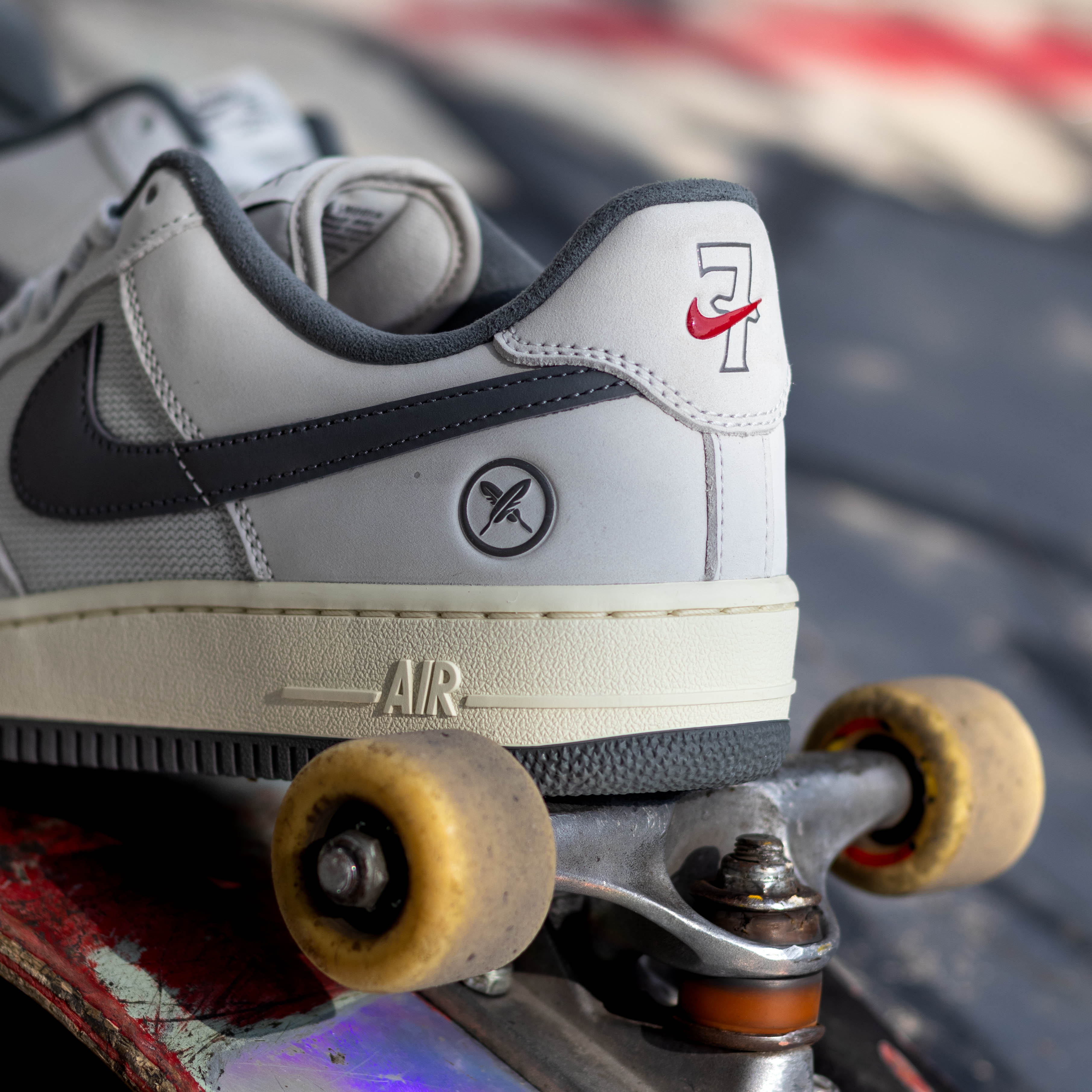 NIKE SB AIR FORCE ONE YUTO IRON GREY