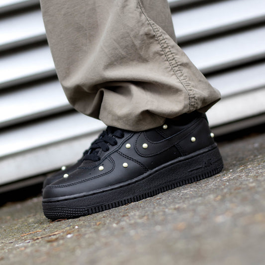 NIKE AIR FORCE ONE LOW BLACK PEARL W
