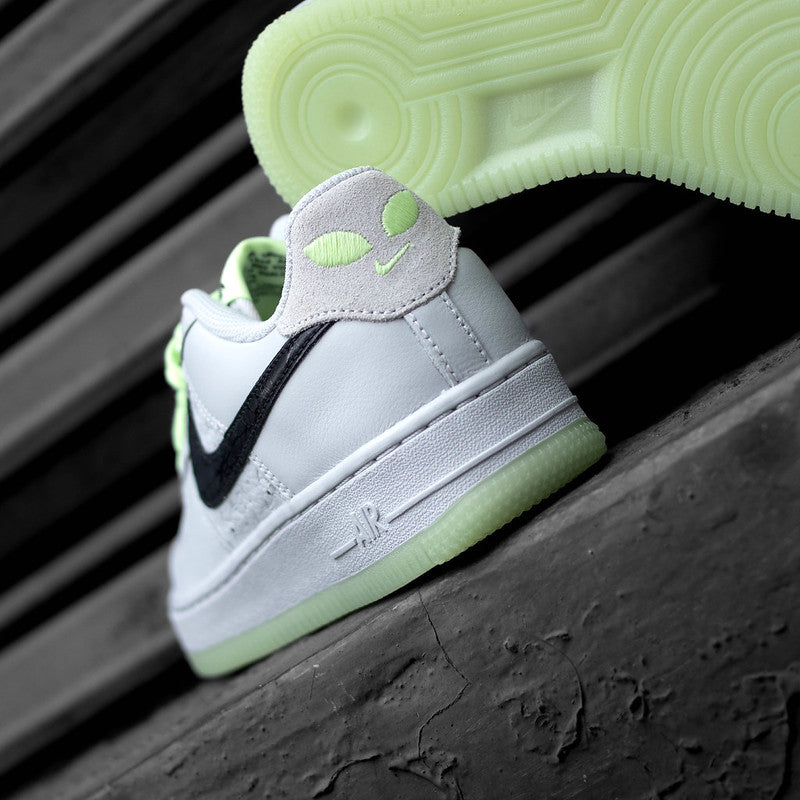 NIKE AIR FORCE ONE ALIEN W
