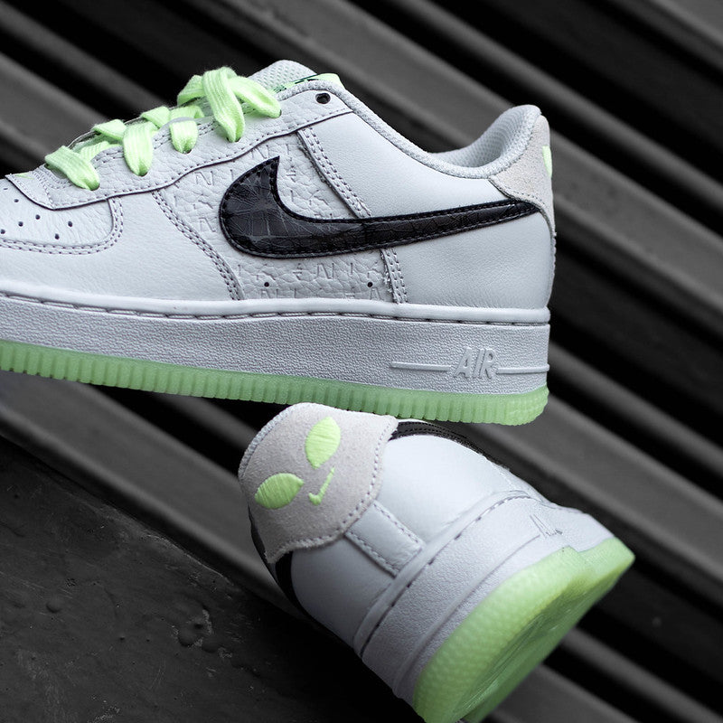 NIKE AIR FORCE ONE ALIEN W