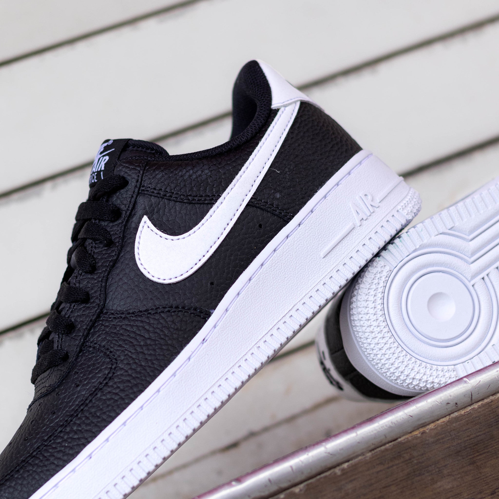 NIKE AIR FORCE ONE LOW BLACK WHITE