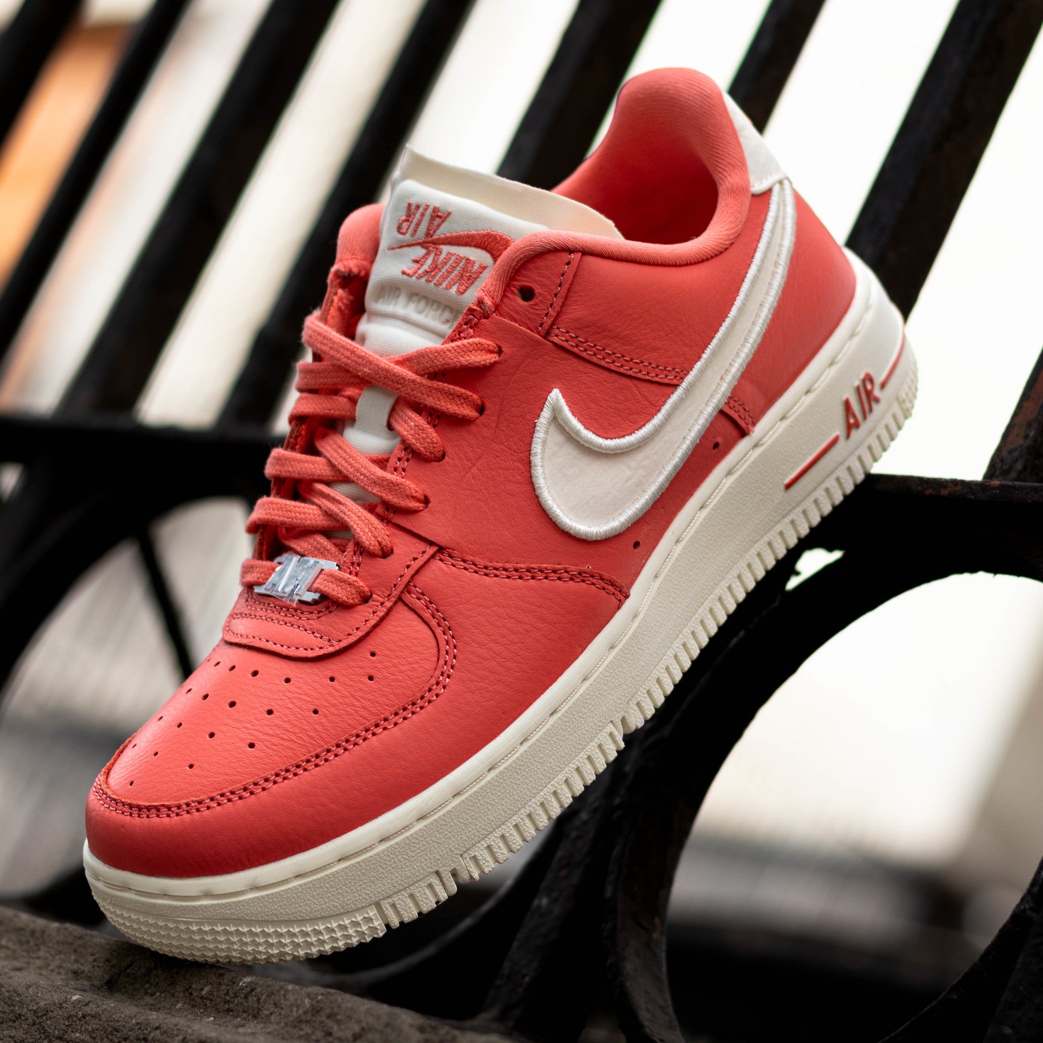 NIKE AIR FORCE ONE LOW DANCE MAGIC EMBER W