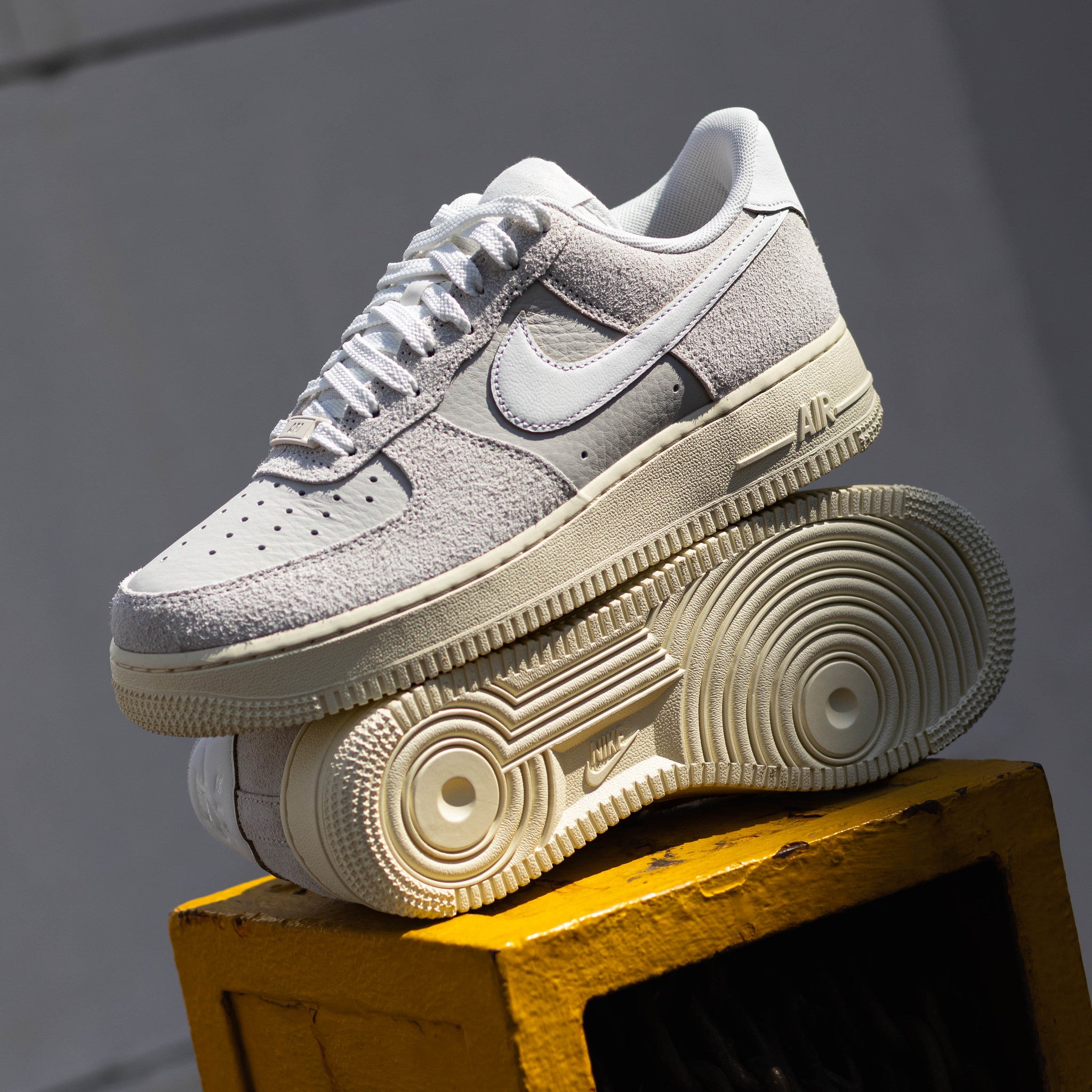 NIKE AIR FORCE ONE LOW LX PHANTOM SUMMIT