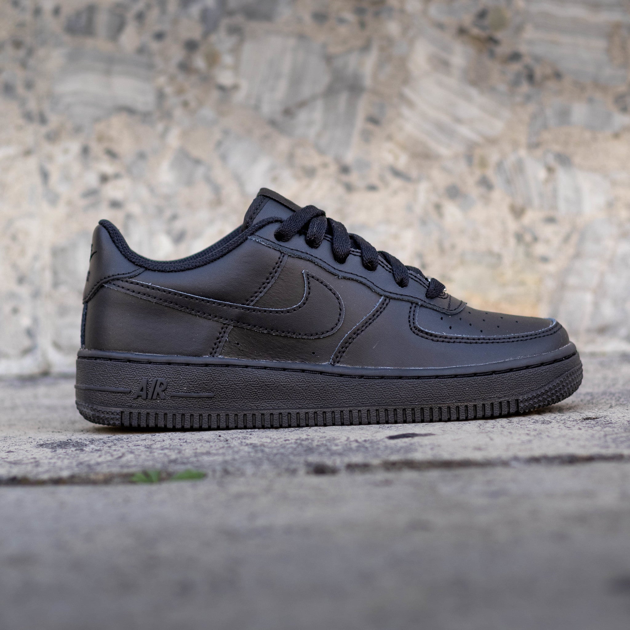 NIKE AIR FORCE ONE LOW TRIPLE BLACK GS