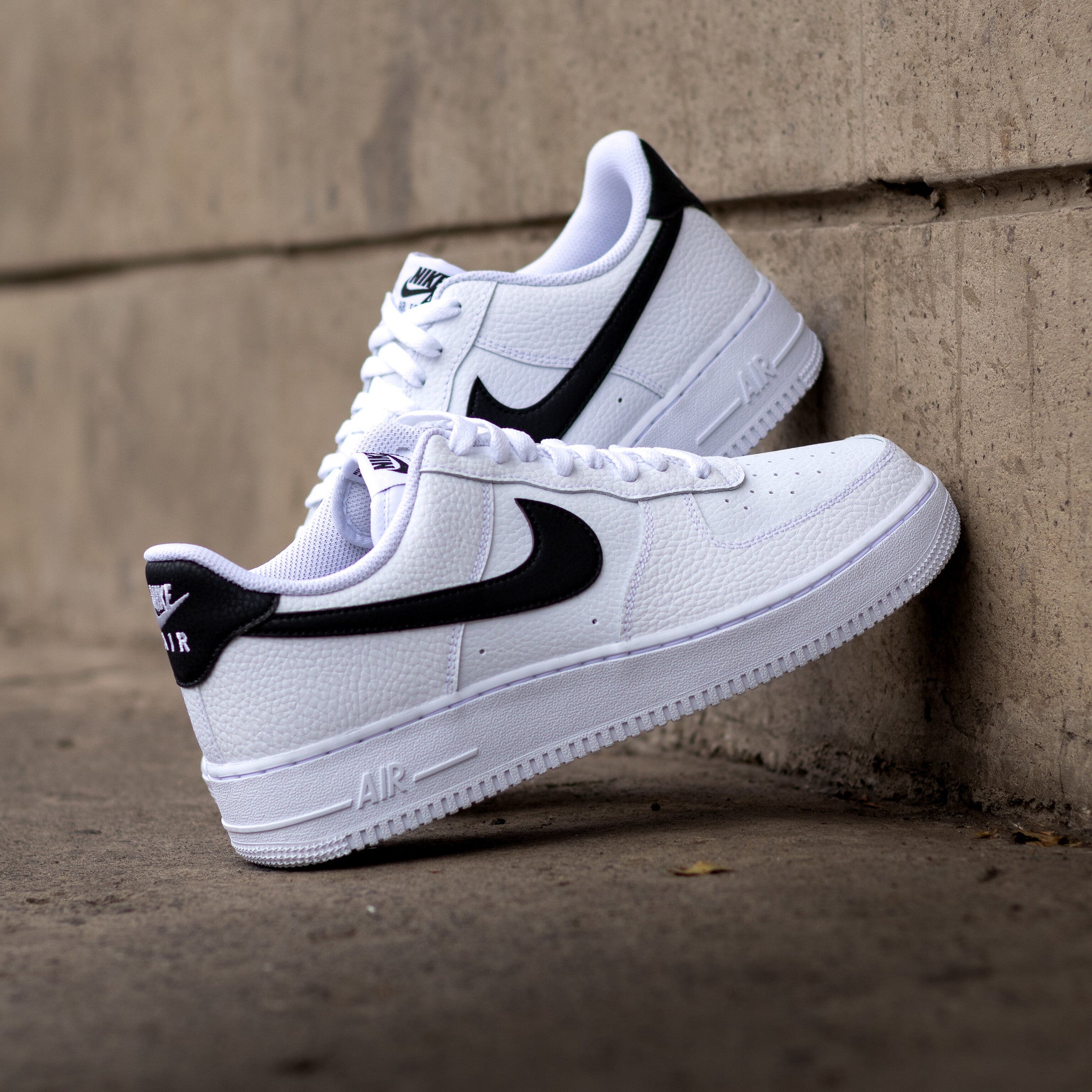 NIKE AIR FORCE ONE LOW WHITE BLACK