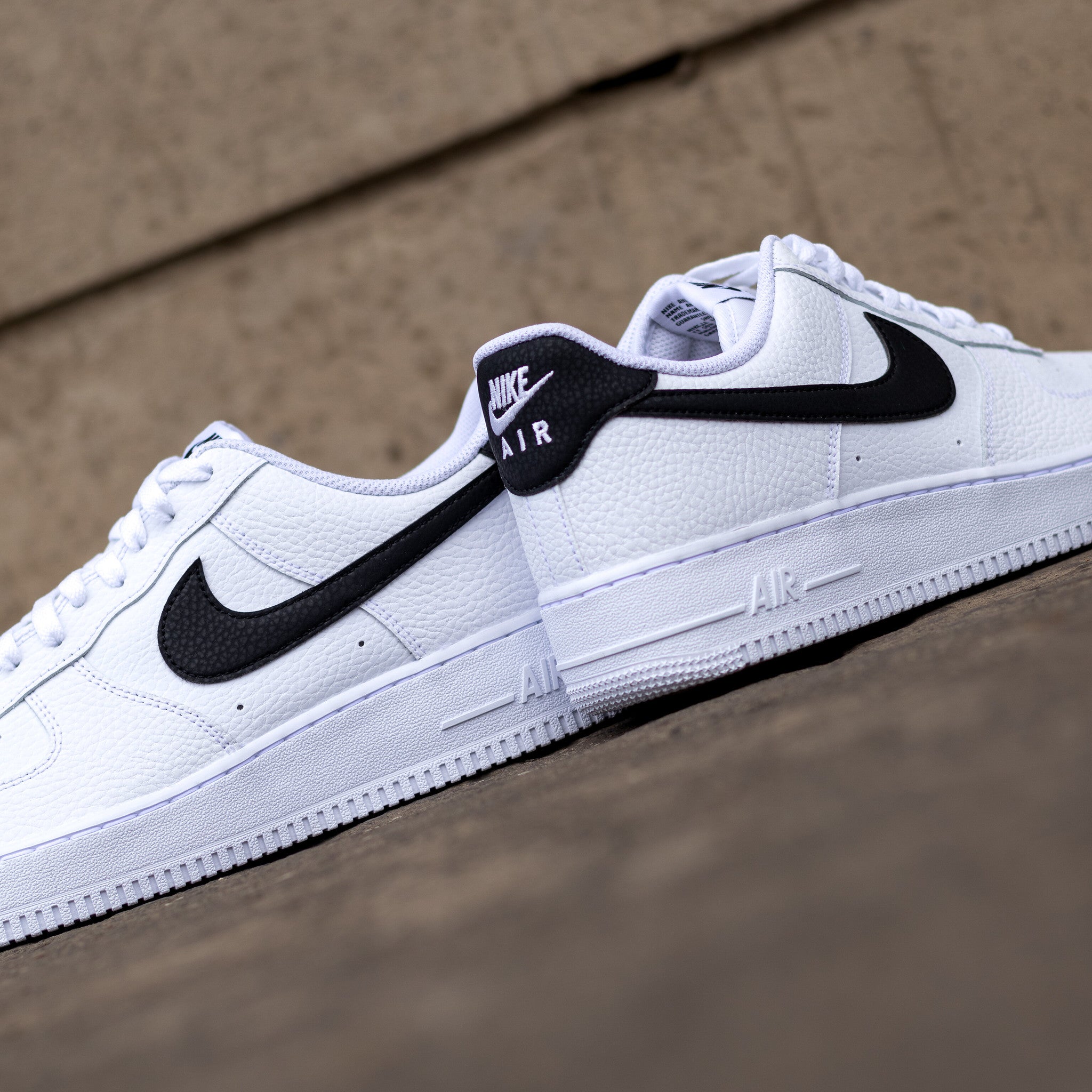 NIKE AIR FORCE ONE LOW WHITE BLACK