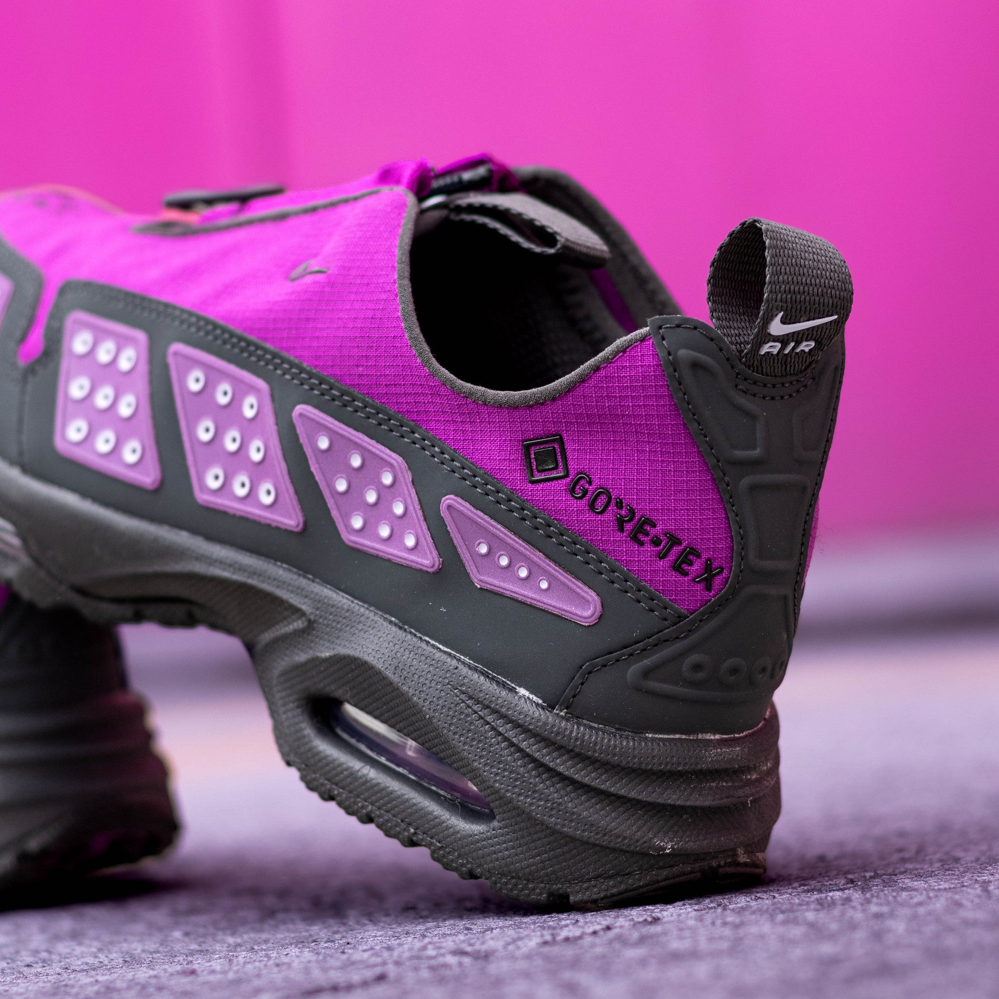NIKE AIR MAX SNDR GORE-TEX BOLD BERRY