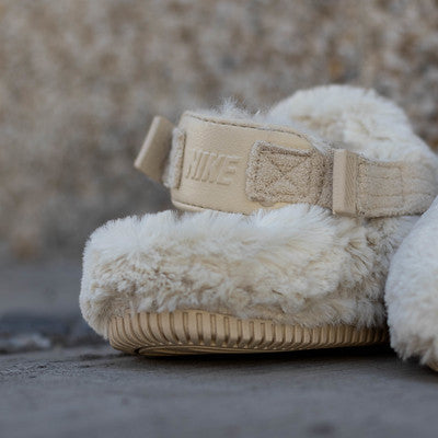 NIKE CALM MULE FUR SANDDRIFT W