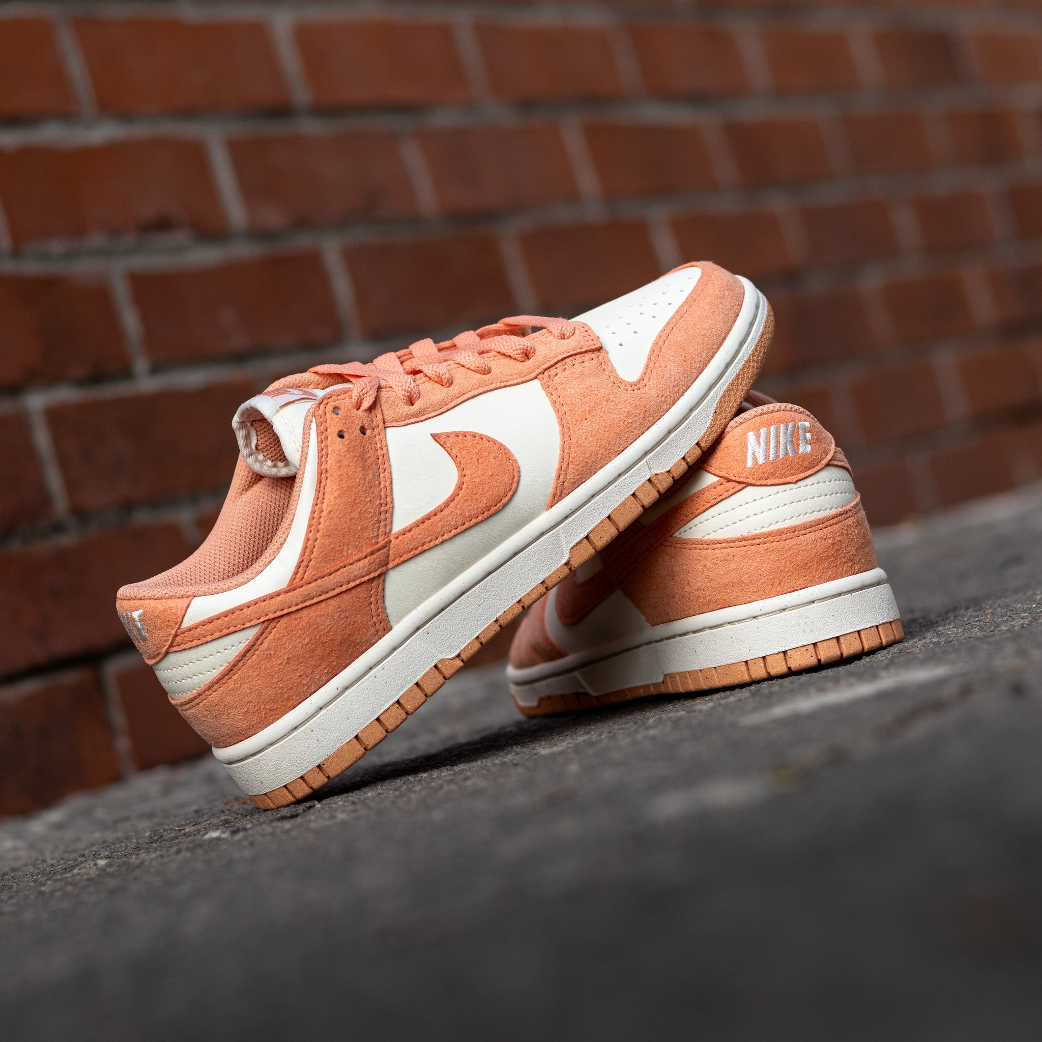 NIKE DUNK LOW APRICOT AGATE W
