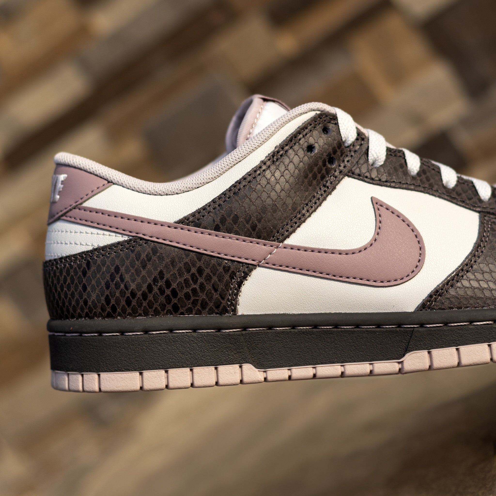 NIKE DUNK LOW SNAKESKIN MEDIUM