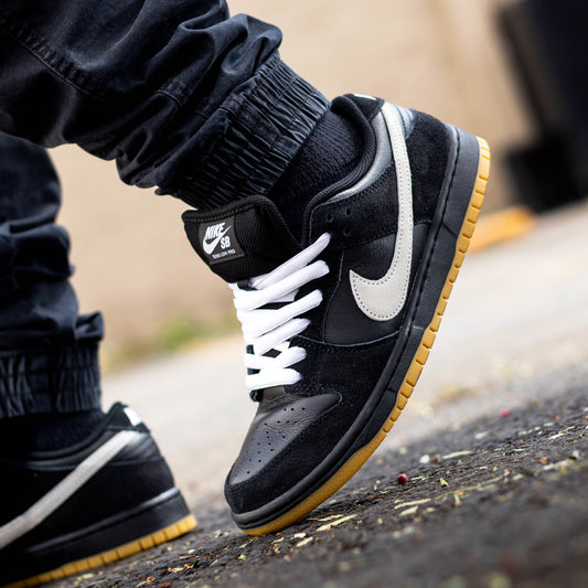 NIKE SB DUNK LOW BLACK WHITE GUM