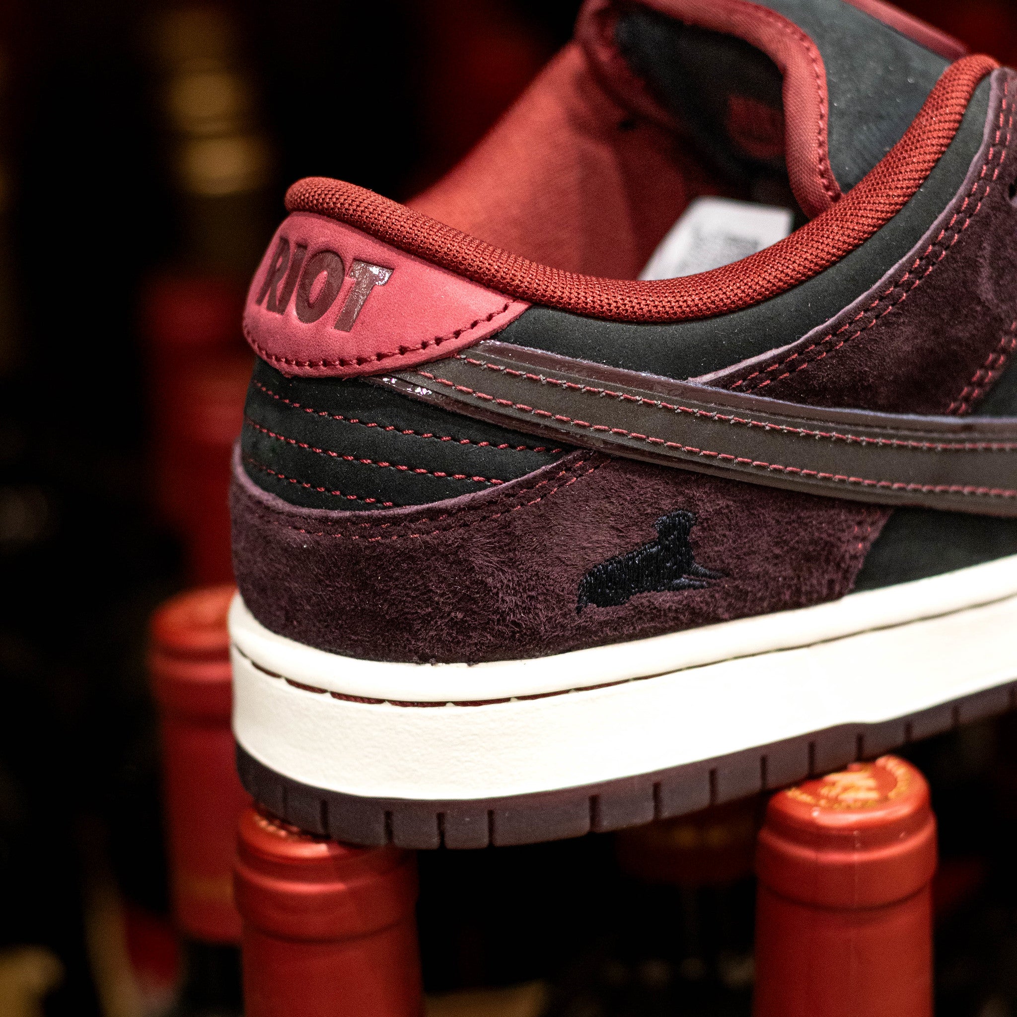 NIKE SB DUNK LOW X RIOT SKATESHOP