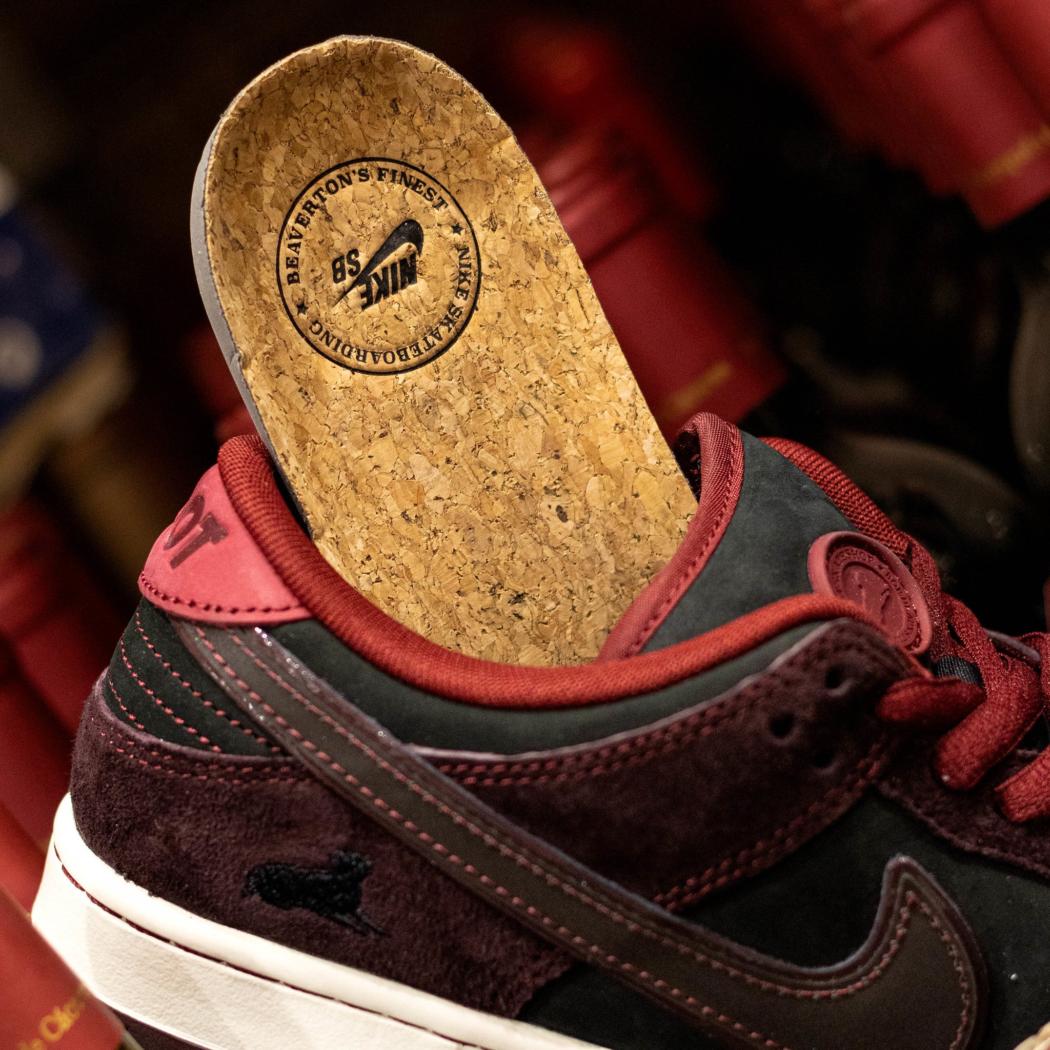 NIKE SB DUNK LOW X RIOT SKATESHOP